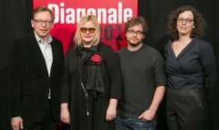 Ich seh Ich seh gewinnt Großen Diagonale Spielfilm-Preis und Thomas Pluch Spezialpreis der Jury – Mit großer Freude dürfen wir bekanntgeben, dass "Ich seh Ich seh", das Spielfilmdebüt von Veronika Franz & Severin Fiala, beim diesjährigen Diagonale Festival des österreichischen Films als bester österreichischer Spielfilm ausgezeichnet wurde. 
Die Jury begründet die Preisvergabe mit folgenden Worten:
"Ich sehe was, was du nicht siehst. Ein Kinderspiel und seine Folgen. Was passiert, wenn die Mutter sich an diesem Spiel nicht beteiligt? Ein Film, der alles hat, Klarheit und Mysterium, psychologisches Drama und Horrorgenre. Ich seh Ich seh von Veronika Franz und Severin Fiala ist voller Geheimnisse, inhaltlich fesselnd und handwerklich brillant."

Ebenso im Rahmen der Diagonale erhielt "Ich seh Ich seh" vergangene Woche in Graz den vom Bundeskanzleramt für Kunst und Kultur gestifteten Thomas Pluch Spezialpreis der Jury für das Drehbuch.

Die Ulrich Seidl Filmproduktion freut sich mit den Regisseuren und dem Filmteam und gratuliert herzlich!